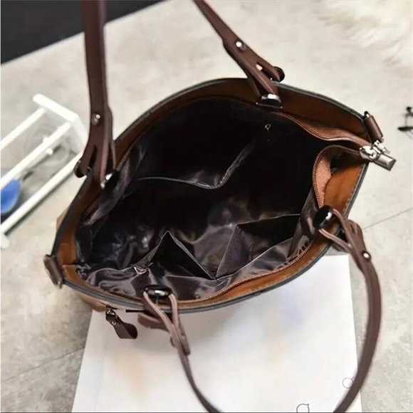 Classic camel Brown Zipper Minimalist Tote Bag - Picture 3 of 5